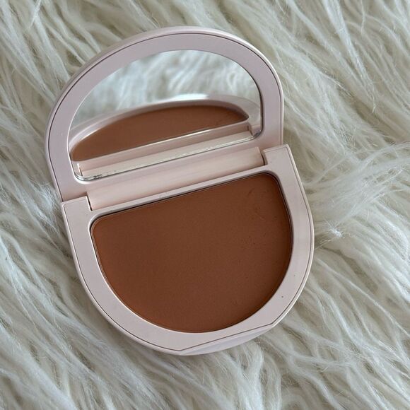 Rare Beauty True to Myself Tinted Pressed Talc-Free Finishing Powder Amber - Picture 6 of 10